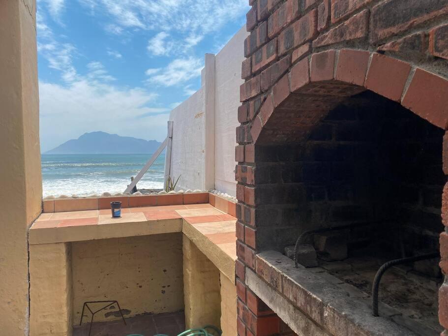 Family Surf Shack On The Beach ケープタウン エクステリア 写真